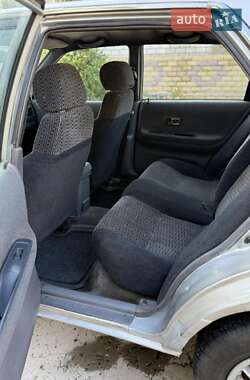 Лифтбек Daihatsu Applause 1999 в 