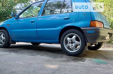 Хэтчбек Daihatsu Charade 1984 в 