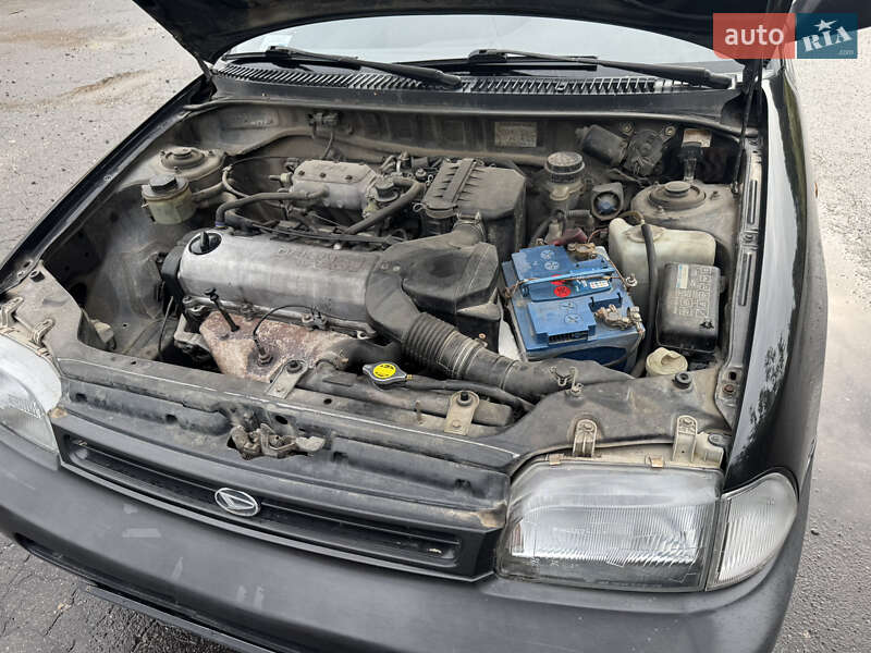 Седан Daihatsu Charade 1996 в Хмельницком