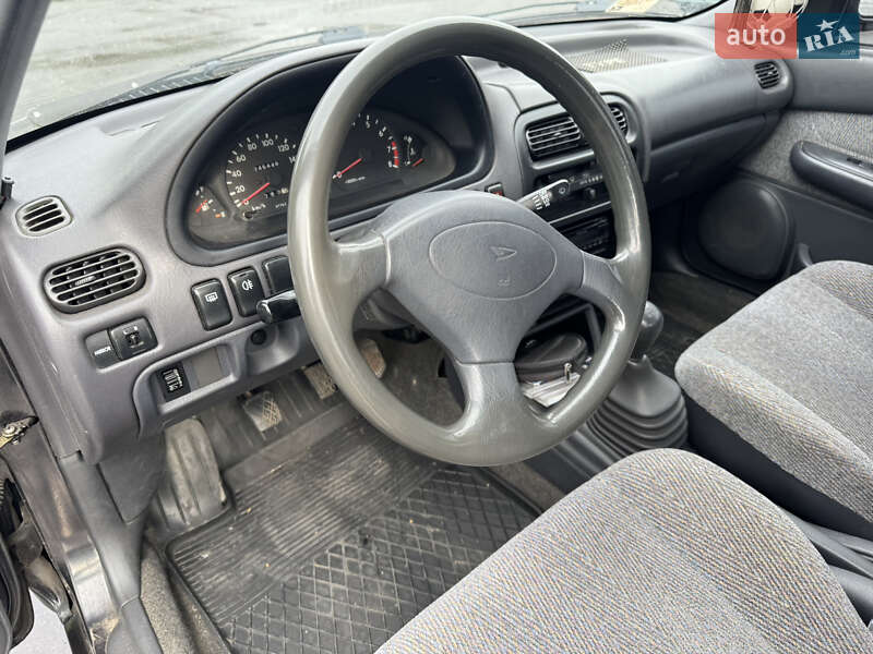 Седан Daihatsu Charade 1996 в Хмельницком