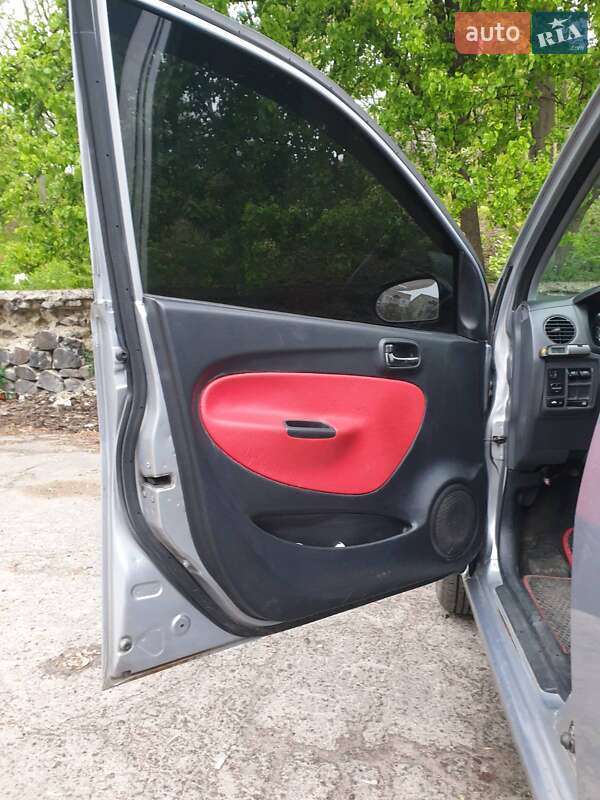 Хэтчбек Daihatsu Cuore 2005 в Ровно