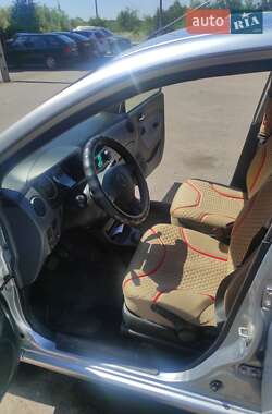 Хэтчбек Daihatsu Cuore 2005 в 
