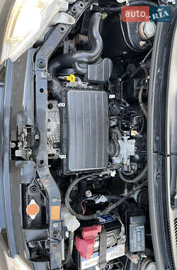 Хэтчбек Daihatsu Cuore 2004 в 