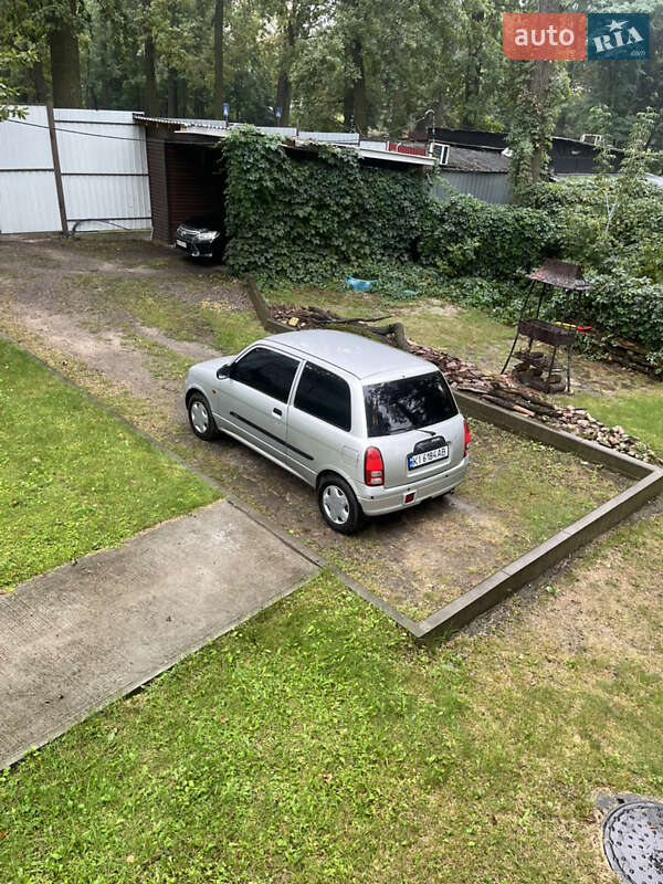 Хэтчбек Daihatsu Cuore 2003 в 