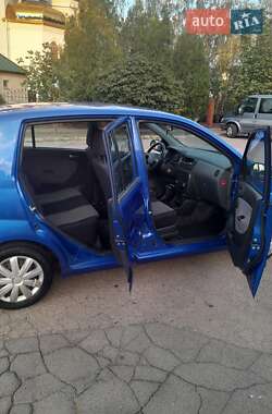 Хэтчбек Daihatsu Cuore 2004 в 
