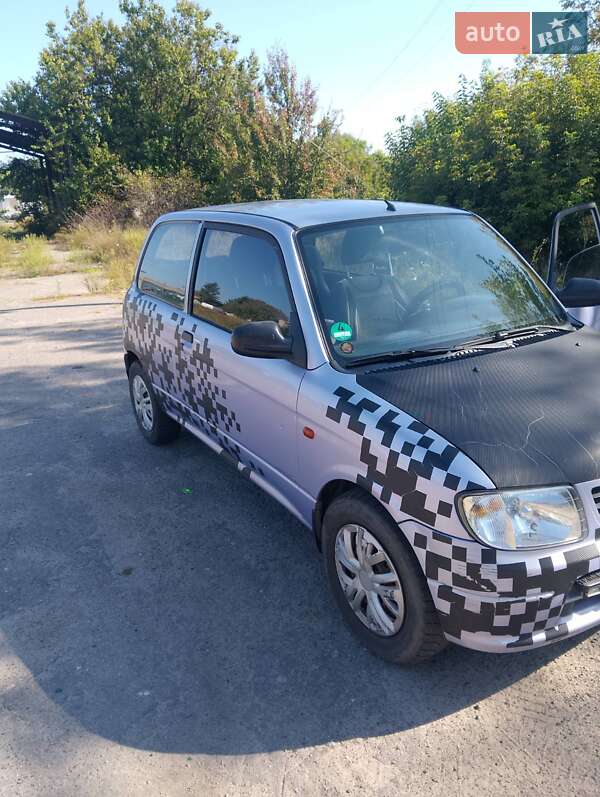 Хэтчбек Daihatsu Cuore 2003 в 