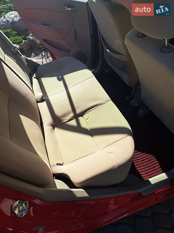 Хетчбек Daihatsu Cuore 2006 в Лубнах