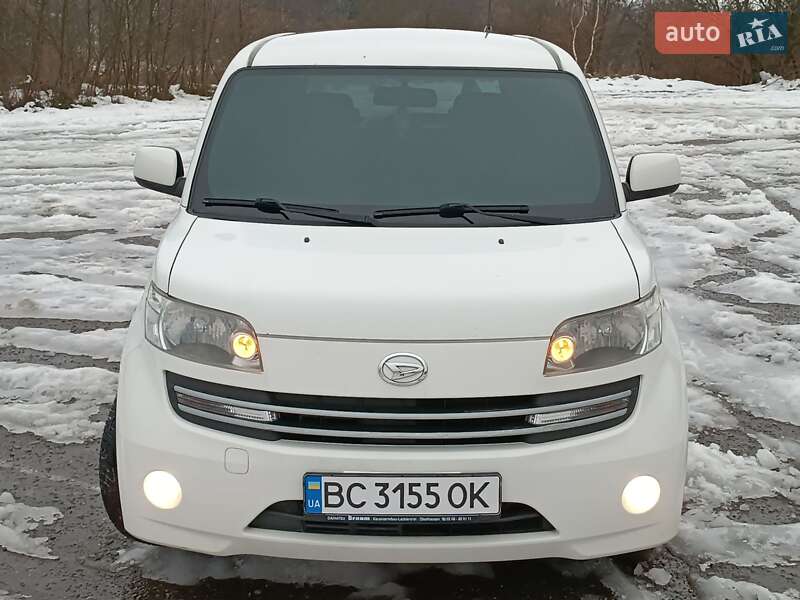 Седан Daihatsu Materia 2008 в Новом Роздоле