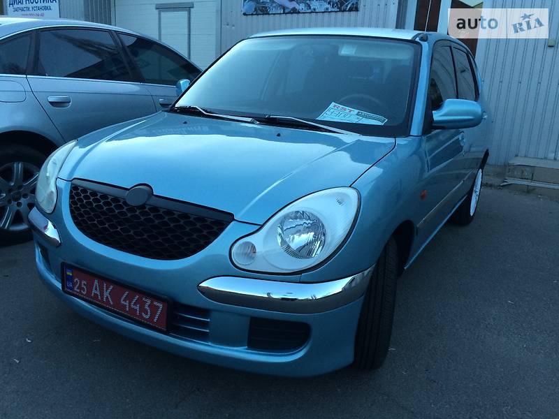 Daihatsu Sirion 2003 года