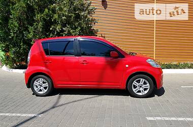 Хэтчбек Daihatsu Sirion 2006 в 