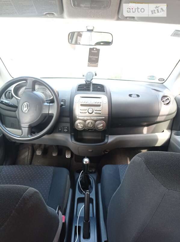Хэтчбек Daihatsu Sirion 2009 в Ровно