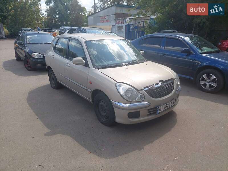 Daihatsu Sirion 2003