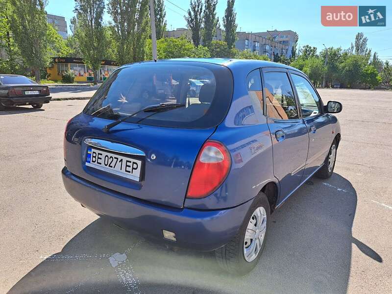 Хэтчбек Daihatsu Sirion 1999 в Николаеве