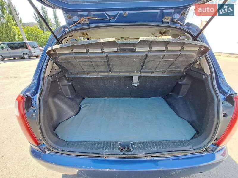 Хэтчбек Daihatsu Sirion 1999 в Николаеве