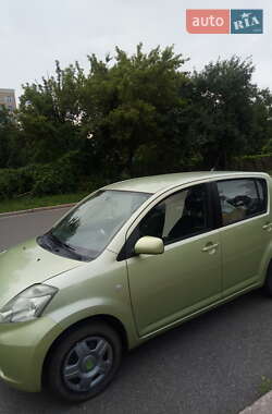 Хэтчбек Daihatsu Sirion 2006 в 
