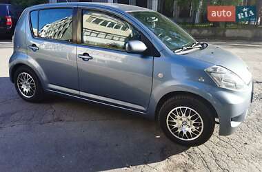 Хэтчбек Daihatsu Sirion 2008 в 