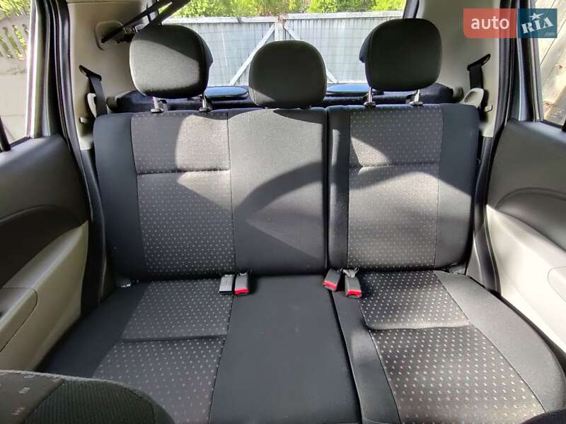 Хетчбек Daihatsu Sirion 2008 в Луцьку