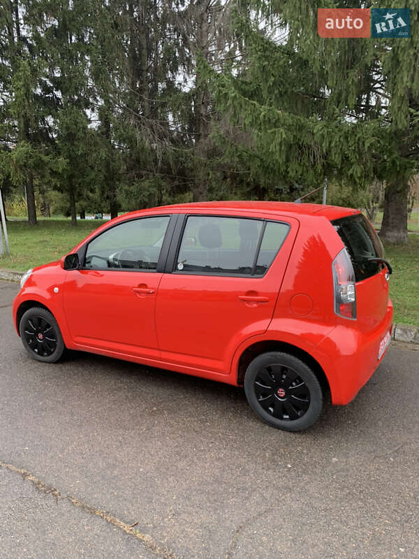 Хэтчбек Daihatsu Sirion 2010 в Ровно