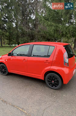 Хэтчбек Daihatsu Sirion 2010 в 
