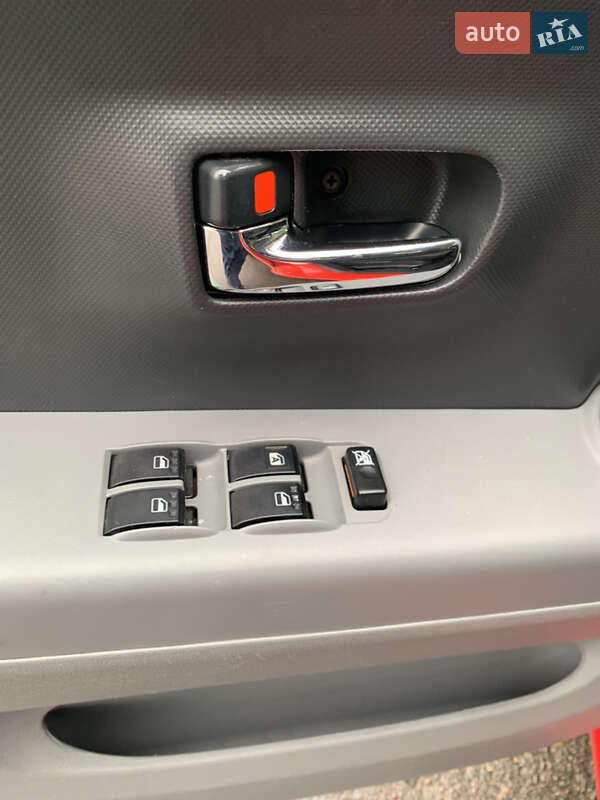 Хэтчбек Daihatsu Sirion 2010 в Ровно