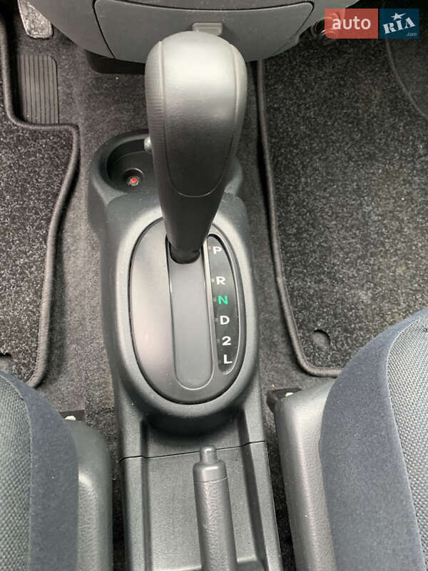 Хэтчбек Daihatsu Sirion 2010 в Ровно