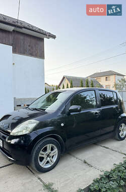 Хэтчбек Daihatsu Sirion 2006 в Черновцах