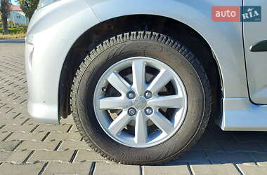 Хэтчбек Daihatsu Sirion 2007 в 