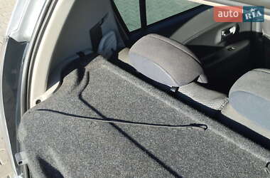 Хэтчбек Daihatsu Sirion 2007 в 