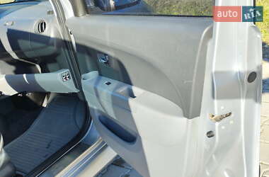 Хэтчбек Daihatsu Sirion 2007 в 