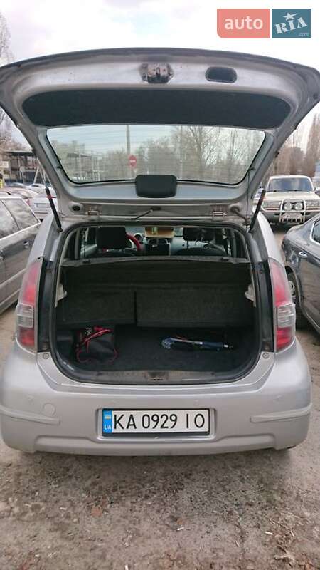 Хетчбек Daihatsu Sirion 2005 в Чугуєві