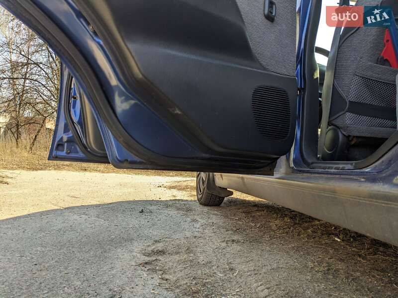 Хэтчбек Daihatsu Sirion 2000 в Чернигове