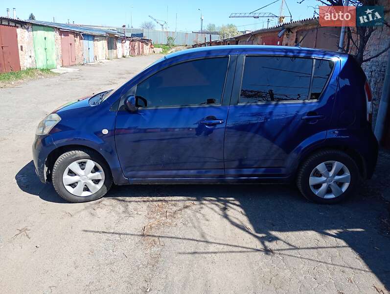 Хэтчбек Daihatsu Sirion 2006 в Миргороде