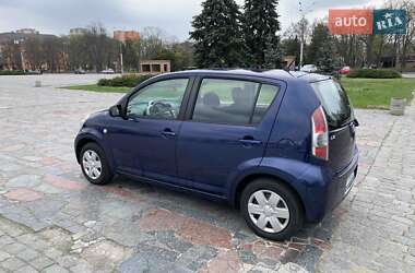 Хетчбек Daihatsu Sirion 2005 в 