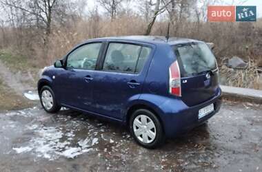 Хетчбек Daihatsu Sirion 2005 в 