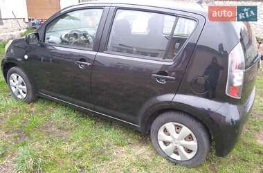 Хетчбек Daihatsu Sirion 2010 в 