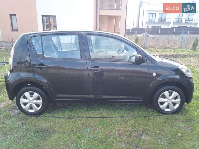 Хэтчбек Daihatsu Sirion 2010 в Тернополе