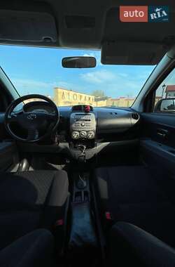 Хэтчбек Daihatsu Sirion 2008 в 