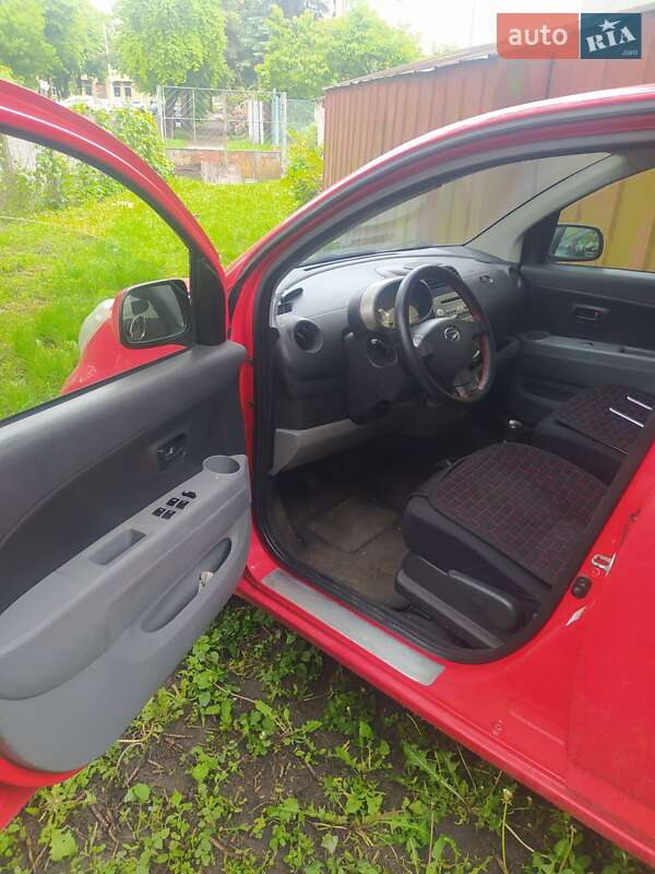 Хэтчбек Daihatsu Sirion 2007 в 