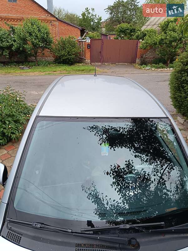 Хетчбек Daihatsu Sirion 2005 в Чугуєві