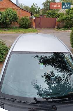 Хетчбек Daihatsu Sirion 2005 в 