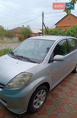 Хетчбек Daihatsu Sirion 2005 в 