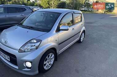 Хэтчбек Daihatsu Sirion 2006 в 