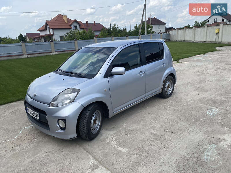 Хэтчбек Daihatsu Sirion 2006 в 