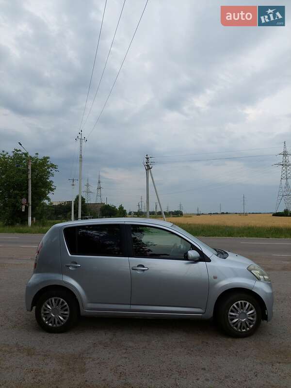 Хэтчбек Daihatsu Sirion 2008 в 