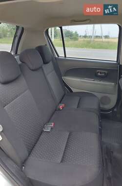 Хэтчбек Daihatsu Sirion 2008 в 