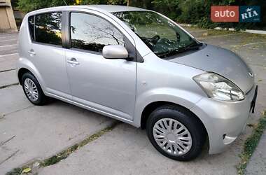 Хэтчбек Daihatsu Sirion 2008 в 