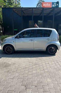 Хэтчбек Daihatsu Sirion 2007 в 