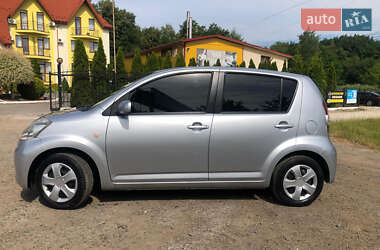 Хэтчбек Daihatsu Sirion 2006 в 