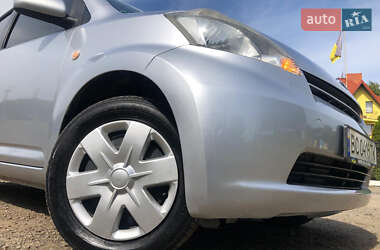 Хэтчбек Daihatsu Sirion 2006 в 