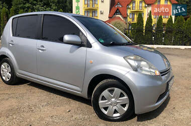 Хэтчбек Daihatsu Sirion 2006 в 